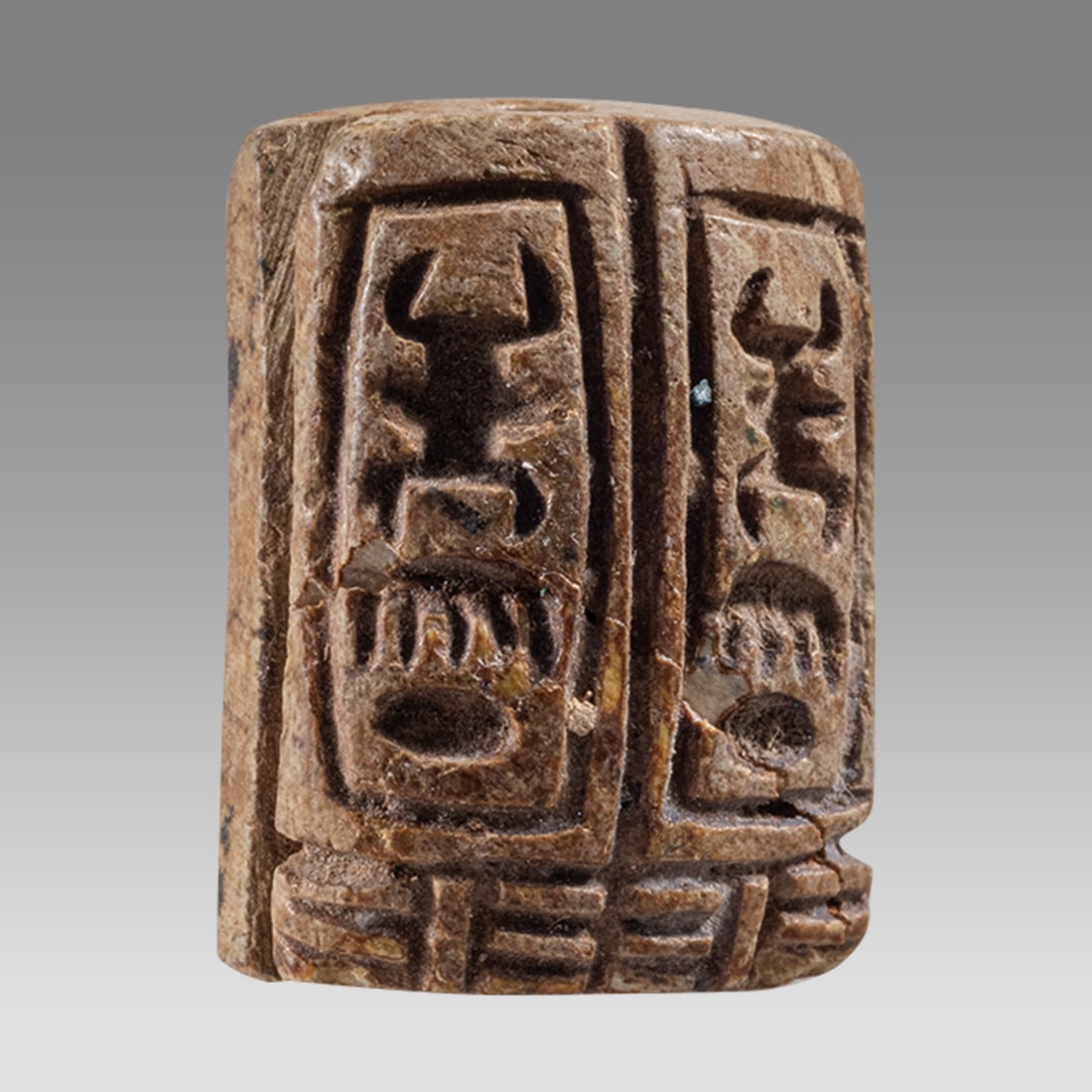 Egyptian Steatite Stone Scaraboid Amulet, Possibly Ancient New Kingdom c.1550-1077 BC.: Egyptian Steatite Stone Scaraboid Amulet, Possibly Ancient New Kingdom c.1550-1077 BC. Size 23 x 17 mm. Fine steatite stone scaraboid amulet, carved with Egyptian Heiroglyph on both sides. suspension 