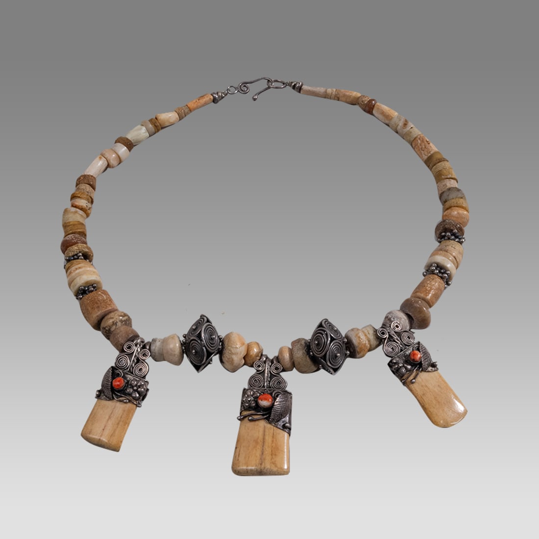 Antique Chinese Silver and Bone bead Necklace.: Antique Chinese Silver and Bone bead Necklace. SIze 18 inches length. Fine silver necklace mixed with bone and small agate beads. Wearable. From a local New york city collection.