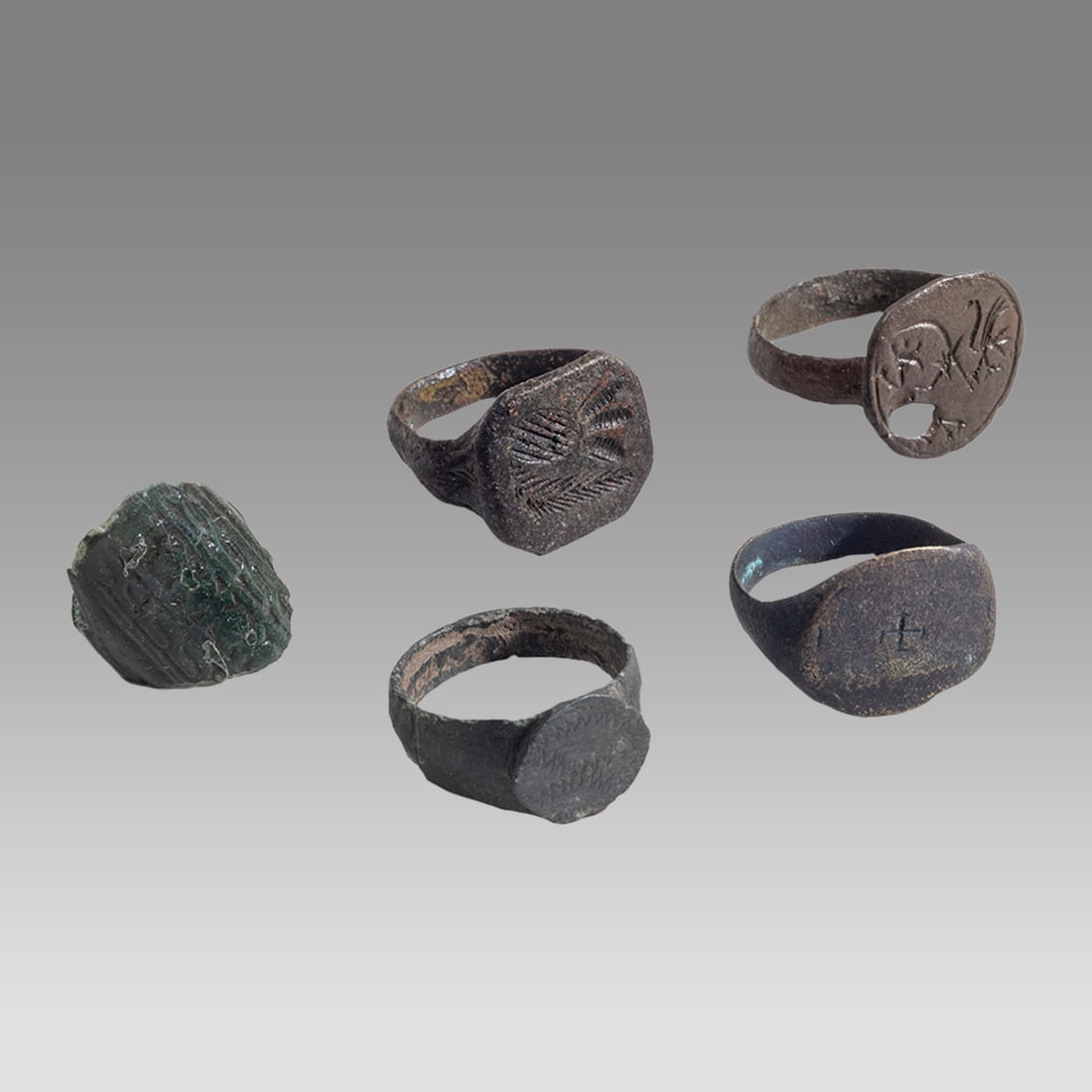 lot of 5 Ancient Roman Bronze Rings c.2nd-4th century AD. (1 of 1)