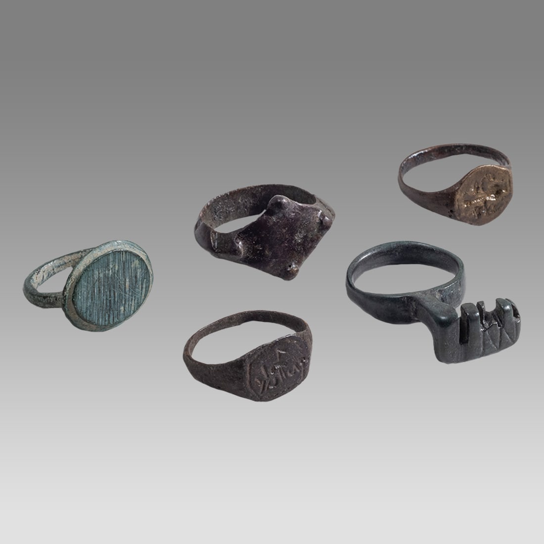 lot of 5 Ancient Roman Bronze Rings c.2nd-4th century AD. (1 of 1)