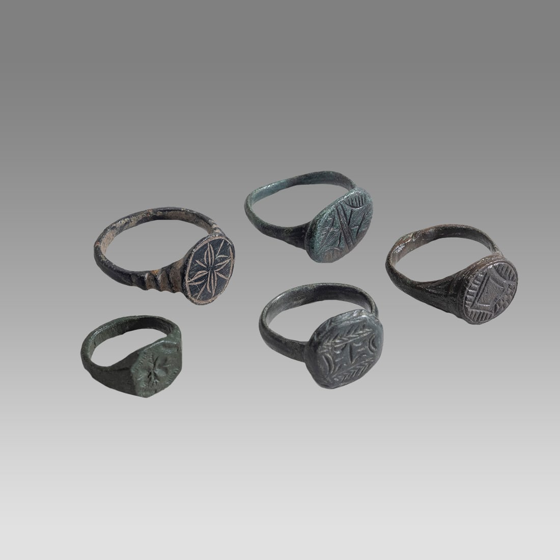 lot of 5 Ancient Roman Bronze Rings c.2nd-4th century AD. (1 of 1)