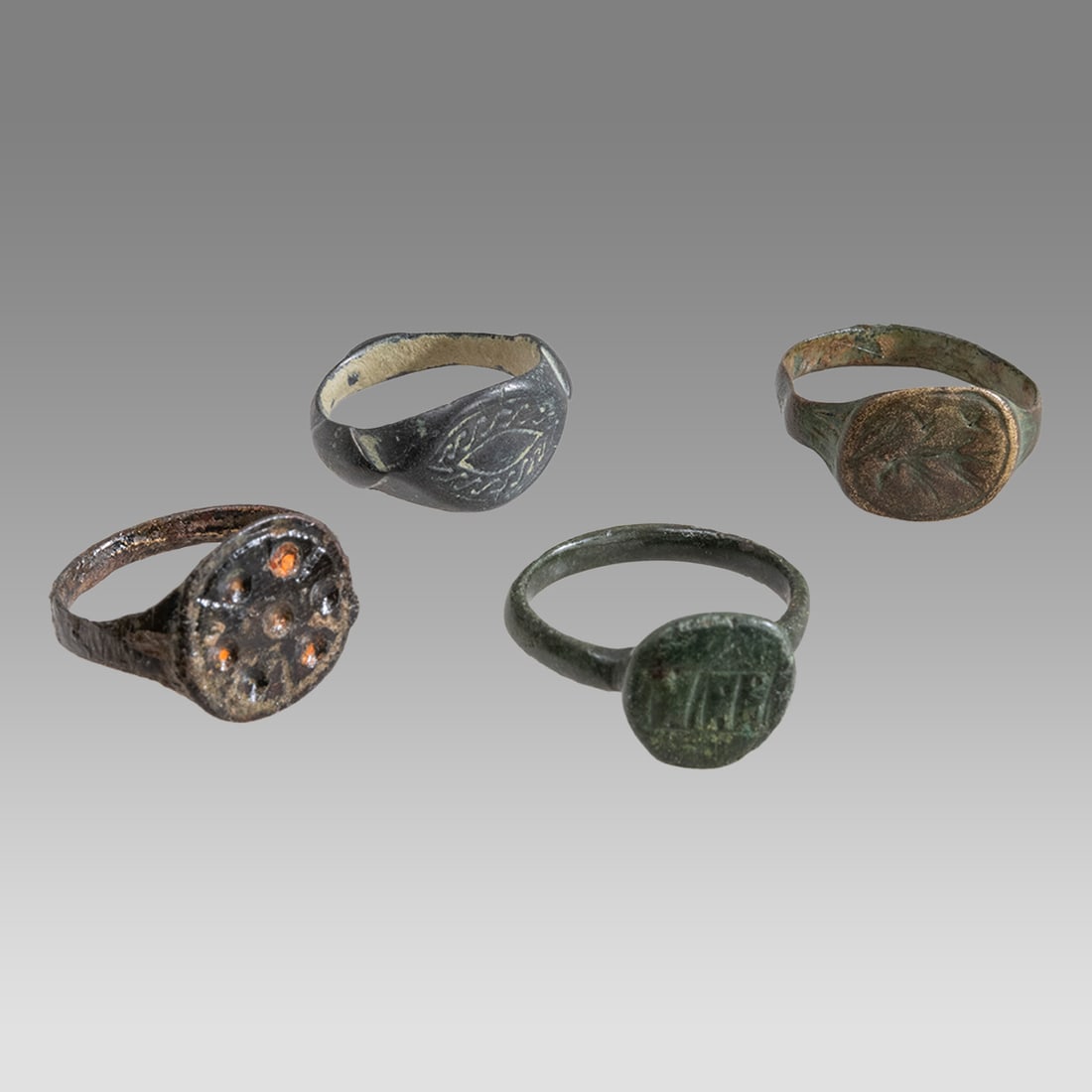 lot of 5 Ancient Roman Bronze Rings c.2nd-4th century AD. (1 of 1)