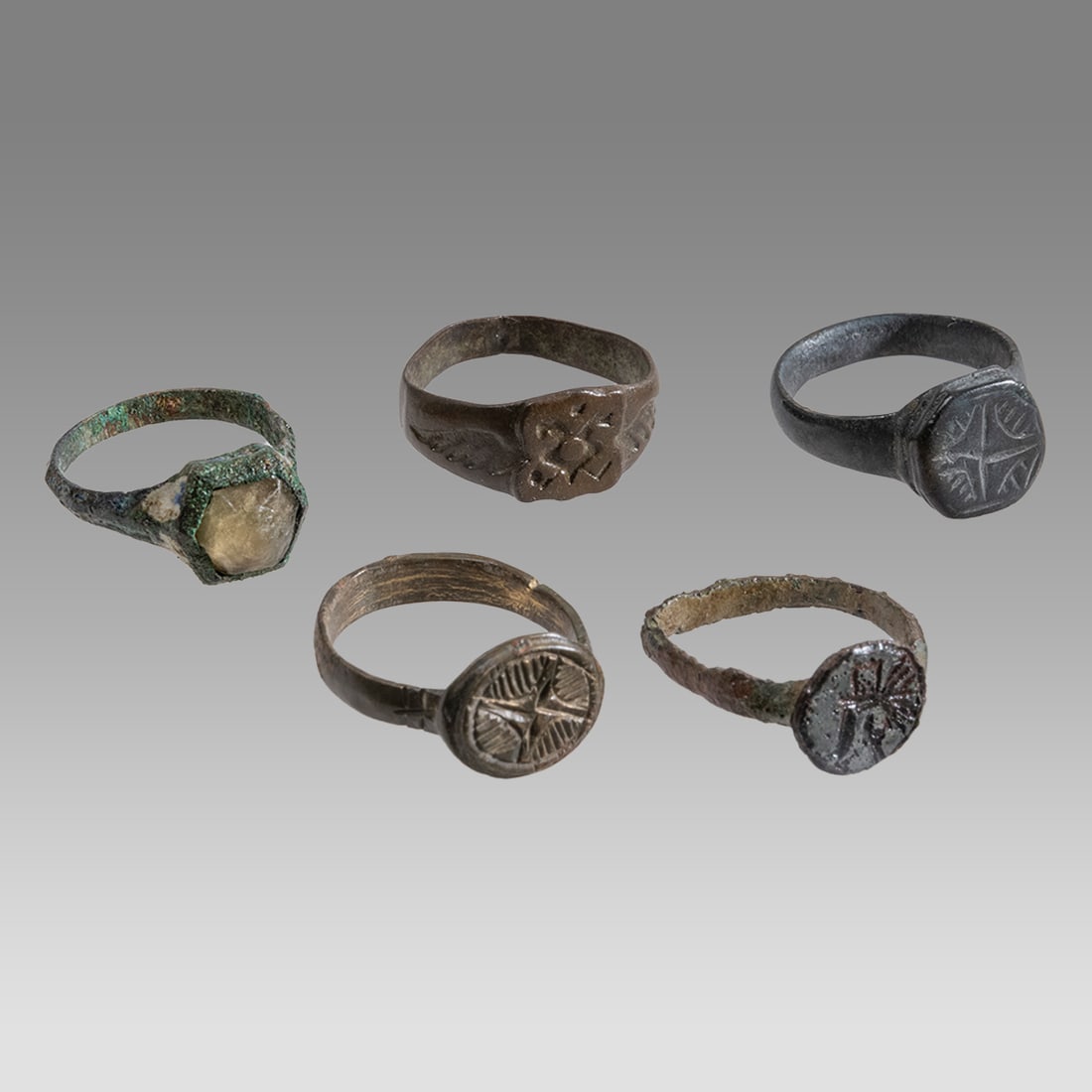 lot of 5 Ancient Roman Bronze Rings c.2nd-4th century AD. (1 of 1)