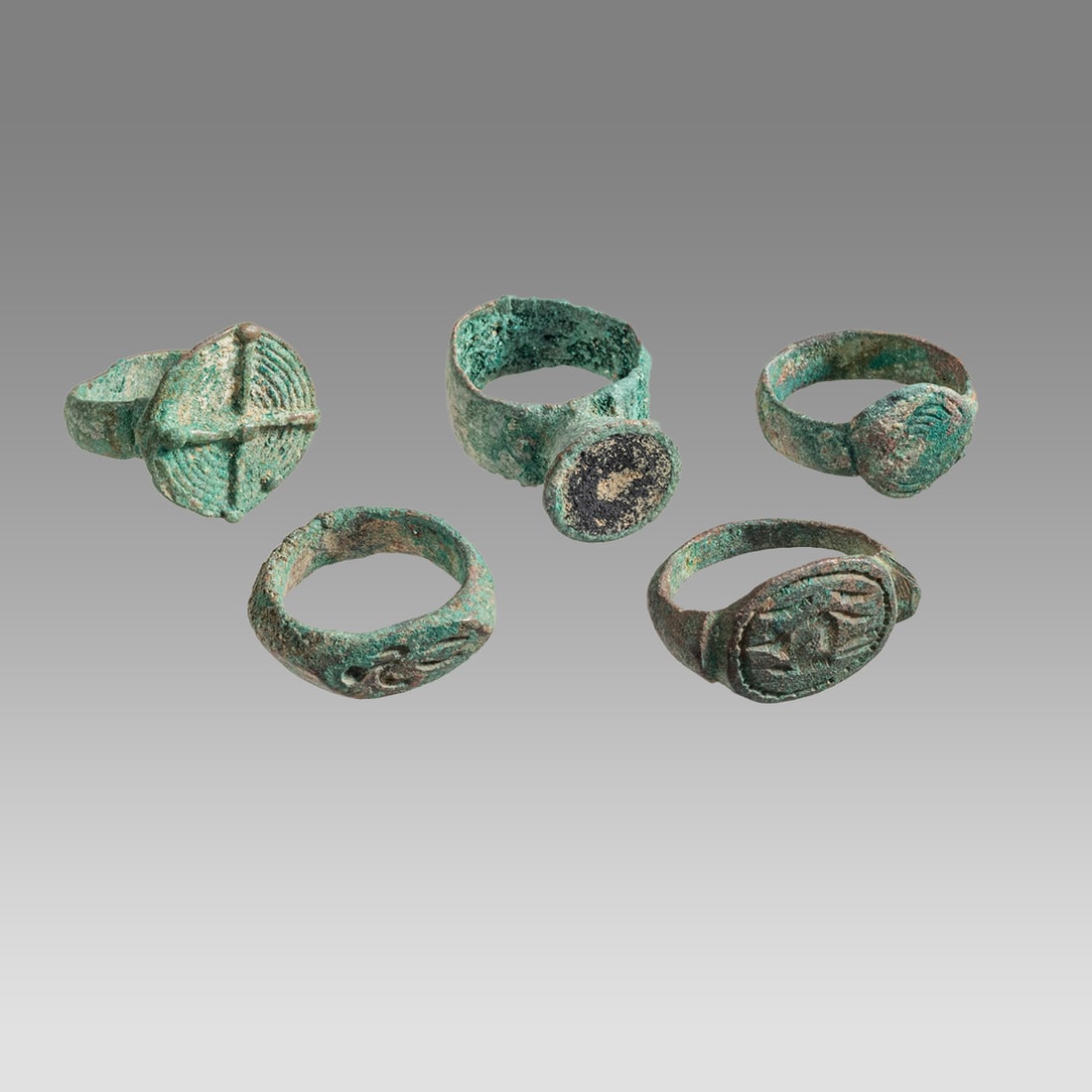 Lot of 5 Roman Bronze Rings c.2nd-4th century AD.: Lot of 5 Roman Bronze Rings c.2nd-4th century AD. Size 21-24 mm. Ring size 6-7. Fine cast bronze rings. Provenance: Ex Florida collection acquired in the USA Market.