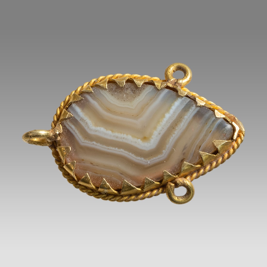 Ancient Roman Gold Pendant with Banded Agate c.1st-2nd century AD.: Ancient Roman Gold Pendant with Banded Agate c.1st-2nd century AD. Size 25 x 15 mm. Weight 2.11 grams. Fine high karat gold pendant with banded agate. PART OF A NECKLACE. Provenance: Private NJ Collec