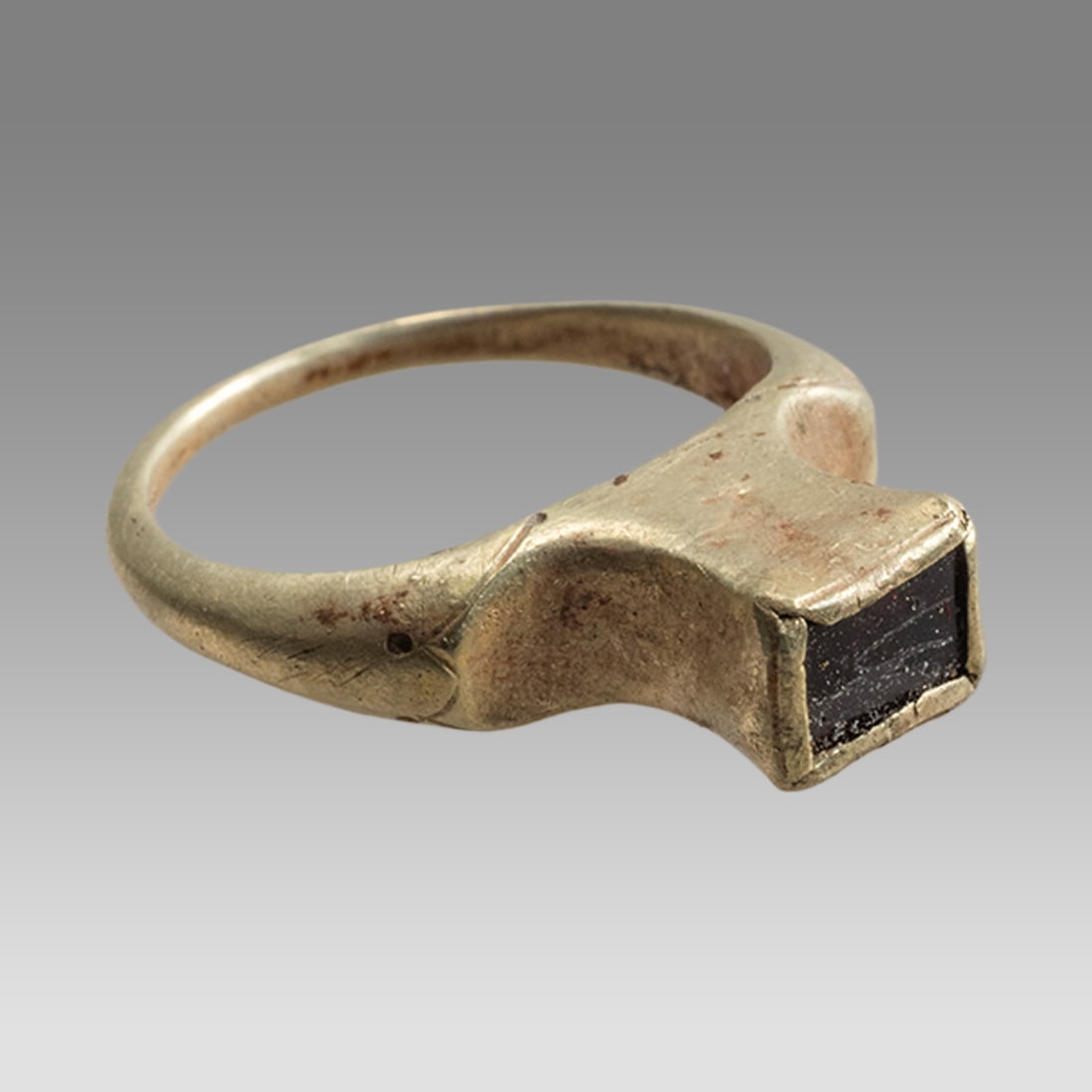 Ancient Roman Pale Gold Ring With Glass c.2nd century AD. (1 of 1)