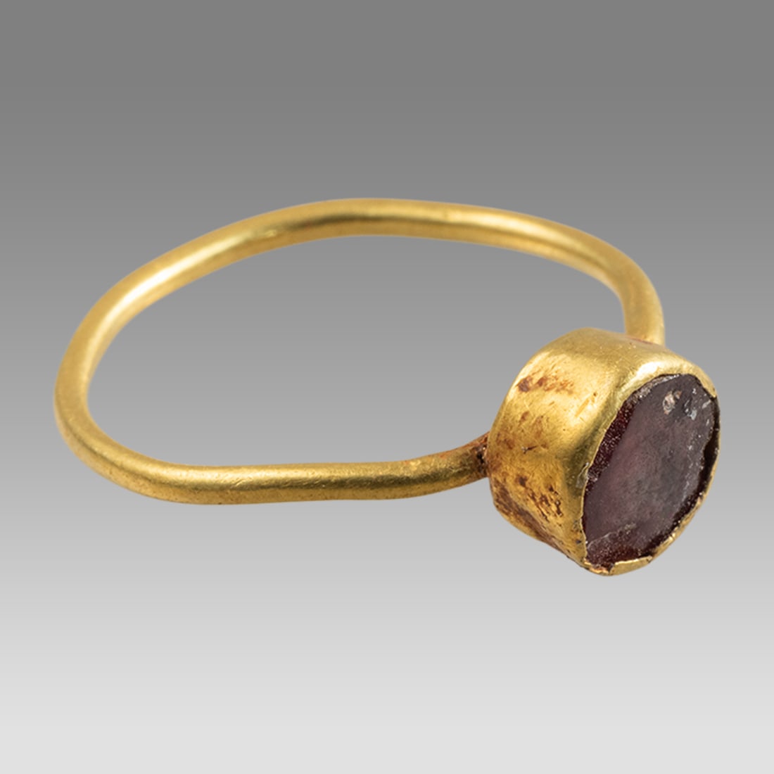 Ancient Roman Gold Ring With Glass c.2nd century AD. (1 of 1)