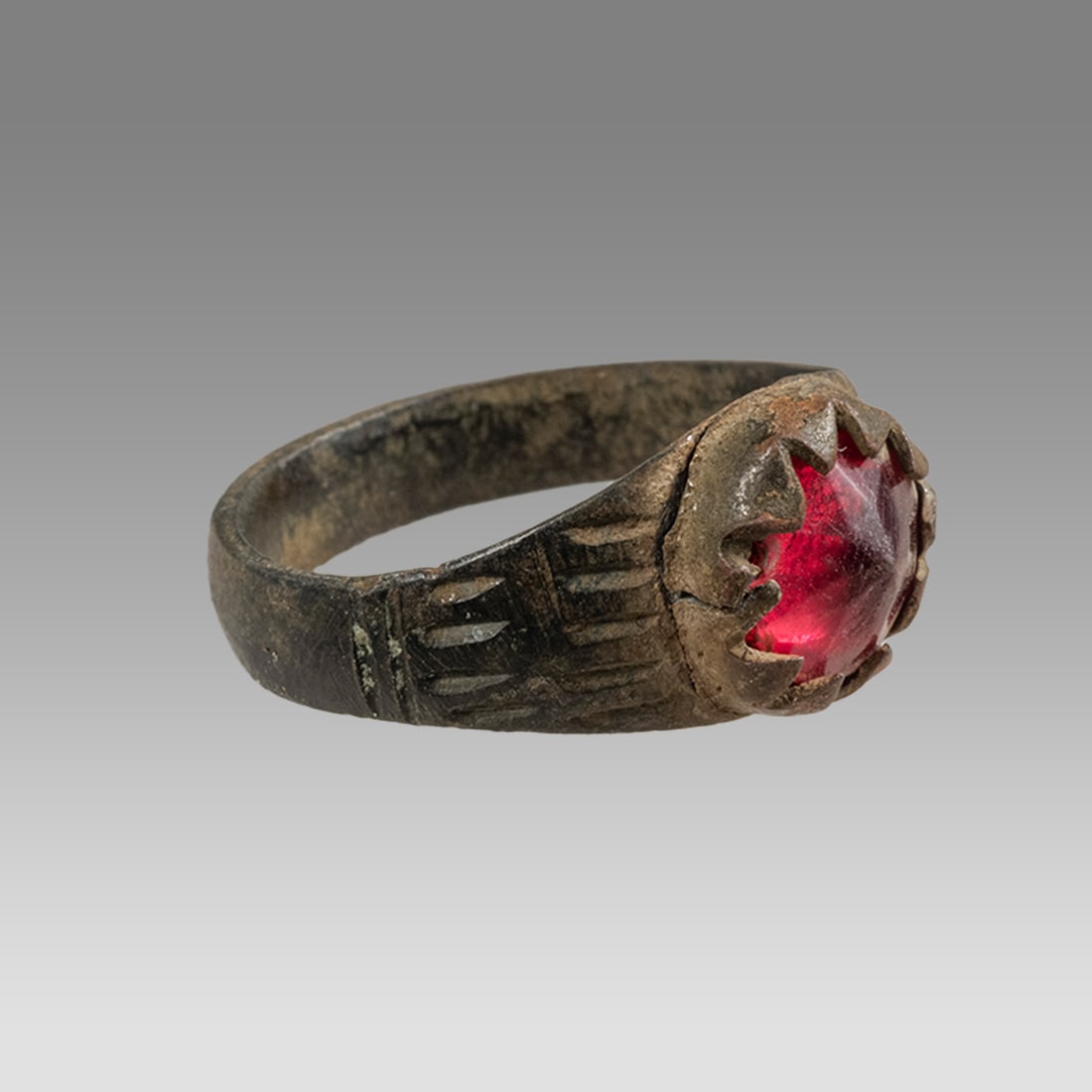 Ancient Roman Bronze Ring With Glass c.2nd century AD. (1 of 1)