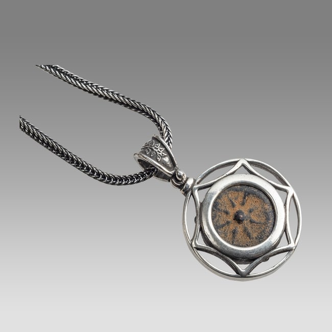 Silver Necklace and Pendant With Ancient Widows Mite Bronze coin 103-76 BCE.: Silver Necklace and Pendant With Ancient Widows Mite Bronze coin 103-76 BCE. Authentic Widows Mite biblical Bronze coin. Fine condition. The coin is authentic set in Modern Silver pendant and chain. w