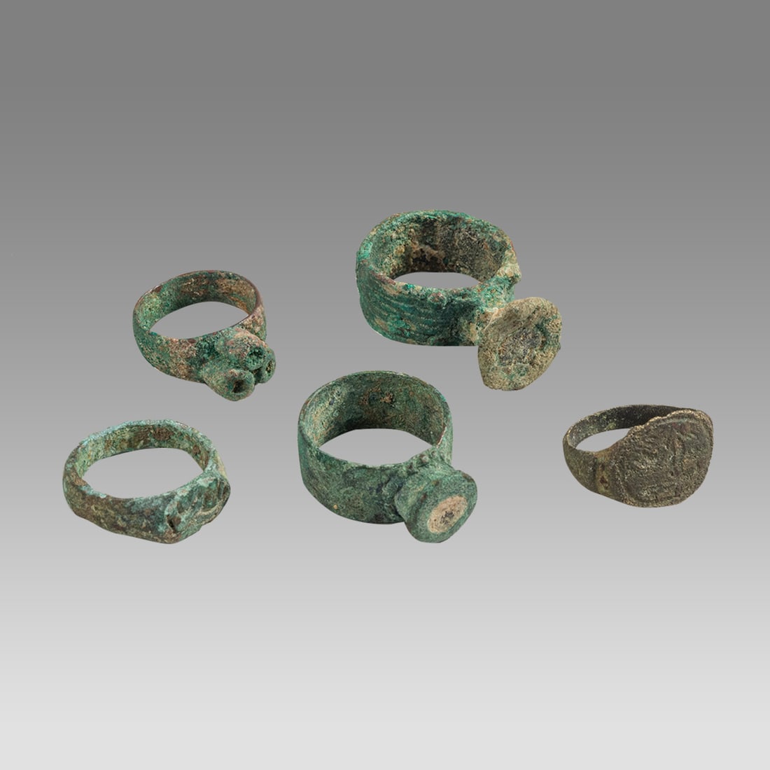 Lot of 5 Ancient Roman, Bronze Rings c.1st-3rd century AD.: Lot of 5 Ancient Roman, Bronze Rings c.1st-3rd century AD. Size 20-24 mm band size. 5-8 ring size. Fine collection of 5 cast bronze rings with nice find patina. Ex Florida collection.