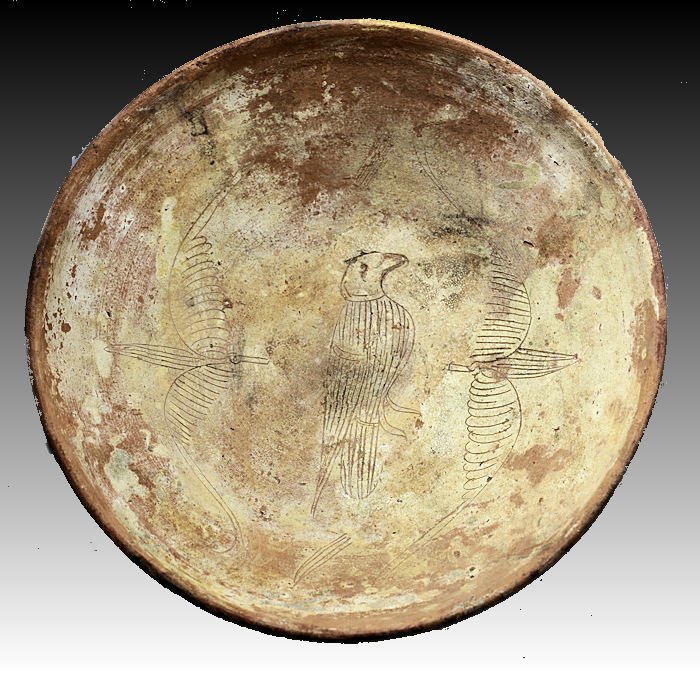 Ancient Byzantine Shipwreck Pottery Bowl with a Bird: Ancient Byzantine Shipwreck Pottery Bowl with a Bird Circa 600 AD. Size: 10 1/4 inches Diameter x 3 3/4 inches high.(26 x 9.5 cm). Rare Byzantine period pottery bowl with a Bird in the center, Mediter