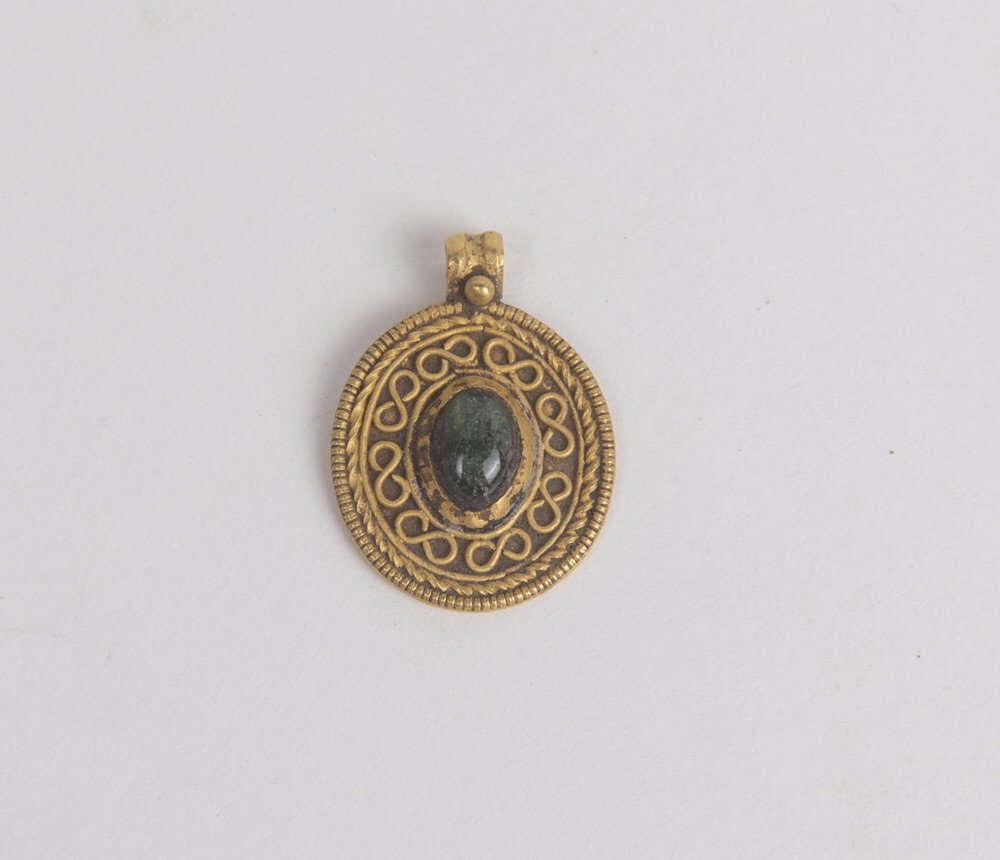 Ancient Roman Gold Pendant with Garnet c.1st-2nd cen AD (1 of 2)