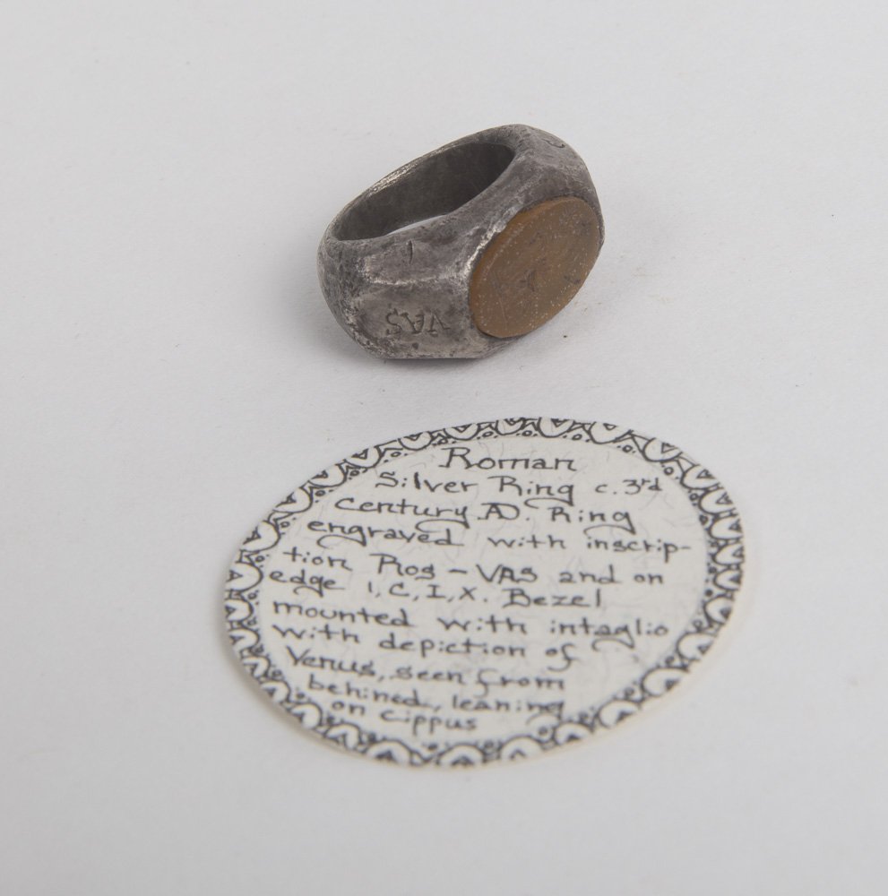 Ancient Roman Silver Ring With Intaglio c.3rd cent AD (1 of 2)