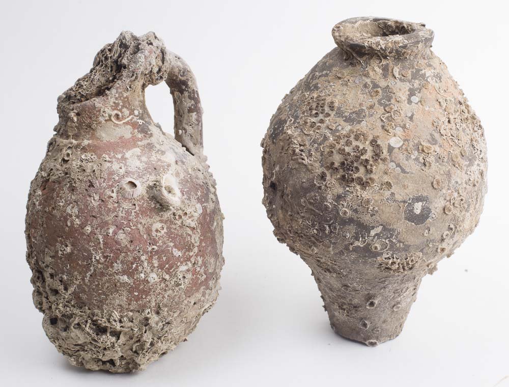 Lot of 2 Roman Terracotta Jars with Sea Shells c.1st/2n (1 of 4)