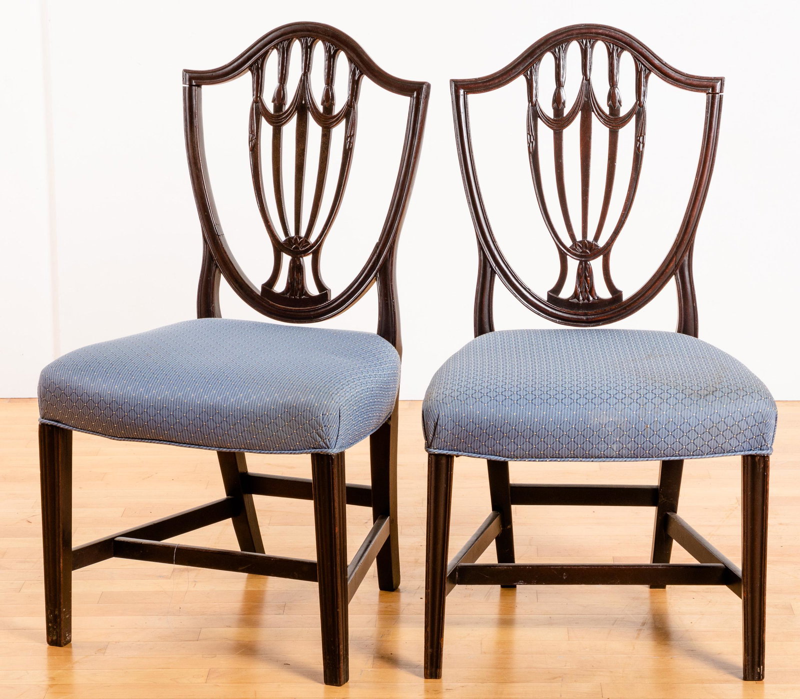 English Hepplewhite shieldback dining chairs: Pair of English Hepplewhite mahogany shieldback dining chairs, ca. 1800.