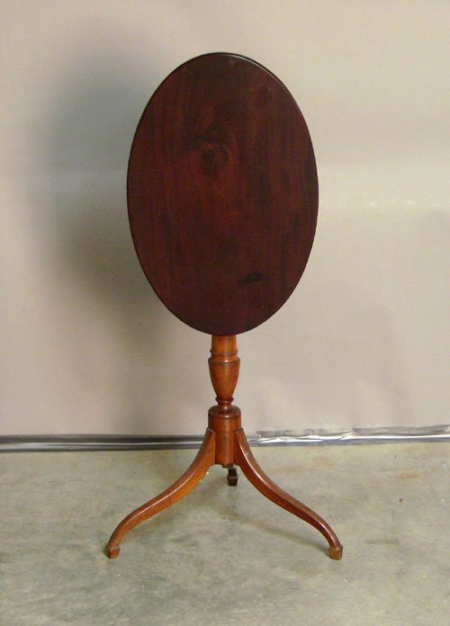 Federal mahogany candlestand, early 19th c., 29'' : Federal mahogany candlestand, early 19th c., 29'' h., 15 1/2'' w.