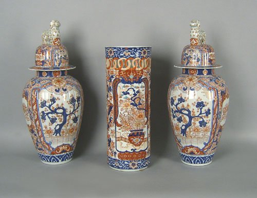 Pair contemporary Imari covered urns, 28'' h., tog: Pair contemporary Imari covered urns, 28'' h., together with an umbrella stand, 23'' h.