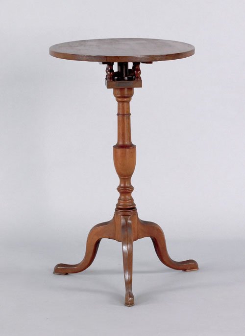 American Federal mahogany candlestand, early 19t: American Federal mahogany candlestand, early 19th c., with an oval line inlaid top tilting above an urn standard supported by cabriole legs terminating in pad feet, 28 1/4'' h., 22'' w. Sold by order 