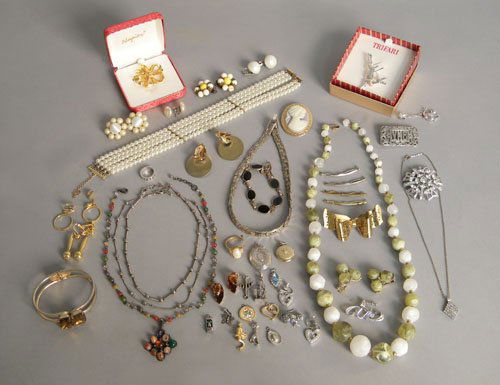 Group of vintage and other jewelry, including Nap: Group of vintage and other jewelry, including Napier, Trifari, Kramer, Bergere, Coro, etc.