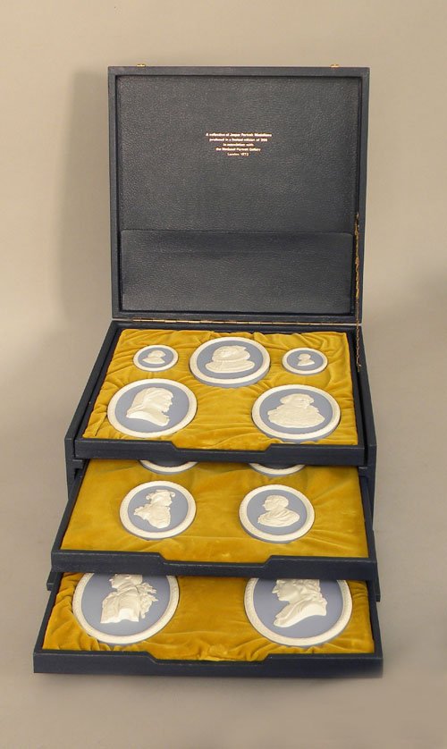 Boxed set of fourteen Wedgwood jasperware portrai: Boxed set of fourteen Wedgwood jasperware portrait medallions, #37/200, made in conjunction with the National Portrait Gallery, London 1973, together with a plaque of Queen Elizabeth II.