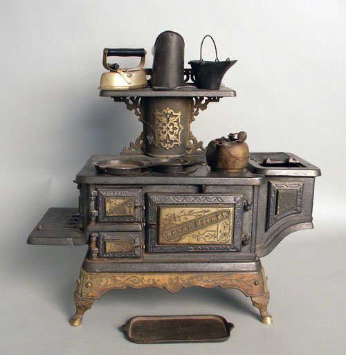 40 Royal Esther toy stove by Mt. Penn Stove Works, 1