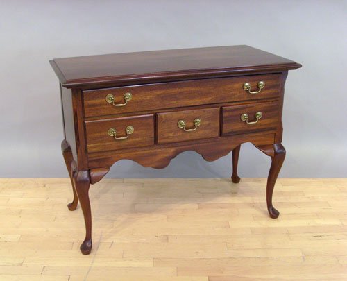 Craftique mahogany lowboy, 32'' h., 42 1/2'' w.: Craftique mahogany lowboy, 32'' h., 42 1/2'' w.