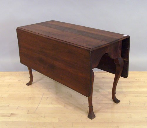 Queen Anne walnut drop leaf dining table, 18th c.: Queen Anne walnut drop leaf dining table, 18th c., 29'' h., 22' w., 44 1/2'' d.