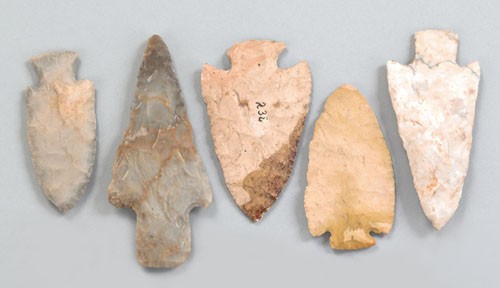 Five Midwestern flint spear heads, longest - 5'': Five Midwestern flint spear heads, longest - 5'' l.