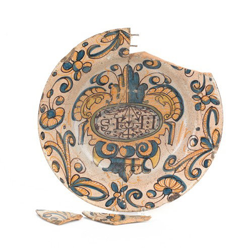 Continental faience charger, 17th/18th c., 13 3/4: Continental faience charger, 17th/18th c., 13 3/4'' dia.