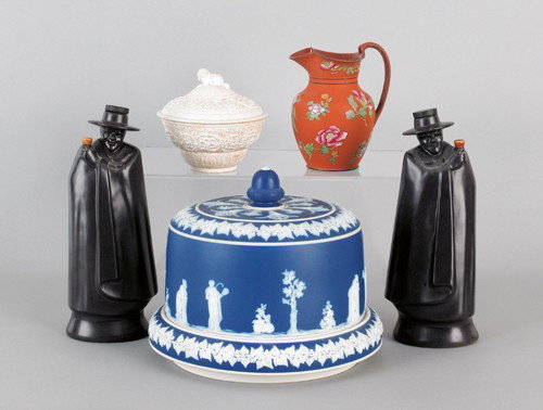 Blue jasperware cake dish, together with four pie: Blue jasperware cake dish, together with four pieces of Wedgwood.