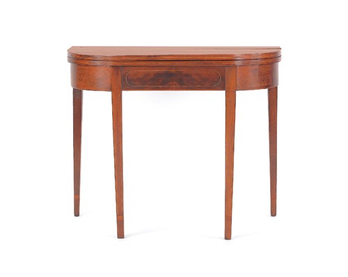 Hepplewhite mahogany card table, ca. 1800.: Hepplewhite mahogany card table, ca. 1800.