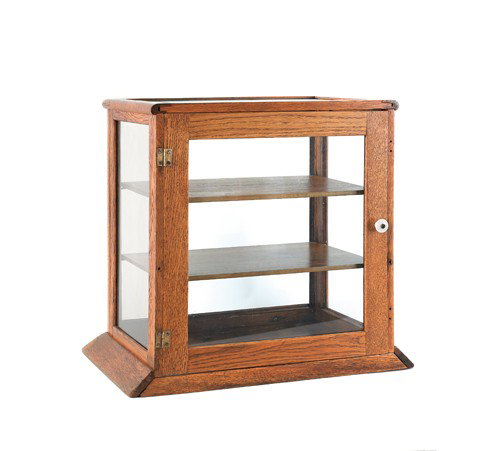 Oak countertop country store showcase, late 19th : Oak countertop country store showcase, late 19th c., 17'' h., 16'' w., 10 1/2'' d.