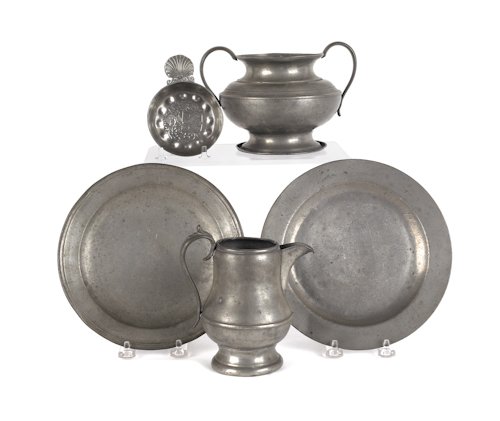 Five pieces of pewter, to include an Ashbil Grisw: Five pieces of pewter, to include an Ashbil Griswold sugar.