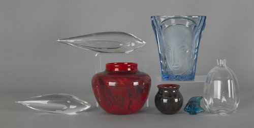 Collection of art glass, to include an Orrefors b: Collection of art glass, to include an Orrefors bottle, a kosta fish, etc.