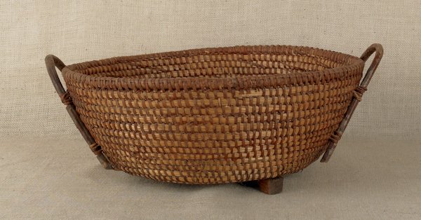 Pennsylvania rye straw gathering basket, 20th c.,: Pennsylvania rye straw gathering basket, 20th c., with twig handles, 8'' h., 19'' dia.