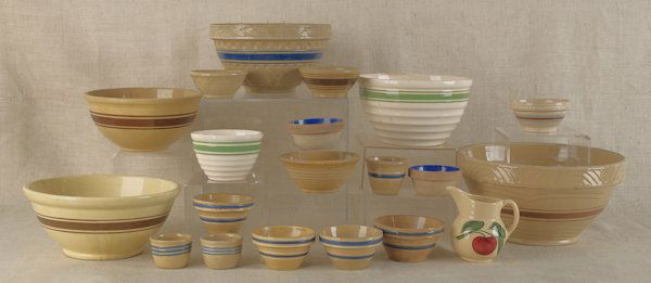 Sixteen yelloware mixing bowls, together with thr: Sixteen yelloware mixing bowls, together with three custard cups and a Watt pitcher, tallest - 7 1/2''.