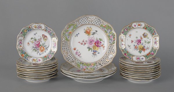 Carl Thieme reticulated porcelain plates, 4 - 10: Carl Thieme reticulated porcelain plates, 4 - 10 1/4'' dia. and 19 - 7 1/4'' dia.