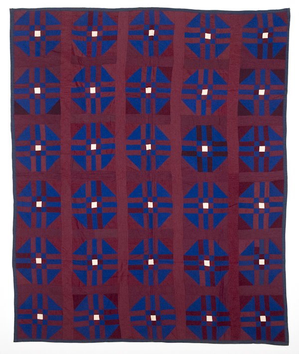 Amish patchwork quilt, early 20th c., 80'' x 67'': Amish patchwork quilt, early 20th c., 80'' x 67''.