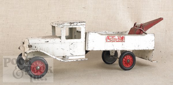 Buddy L pressed steel tow truck, ca. 1930, 24'' l.: Buddy L pressed steel tow truck, ca. 1930, 24'' l.