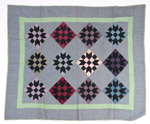 Amish pieced bear claw quilt, ca. 1900, 66'' x 79'': Amish pieced bear claw quilt, ca. 1900, 66'' x 79''.