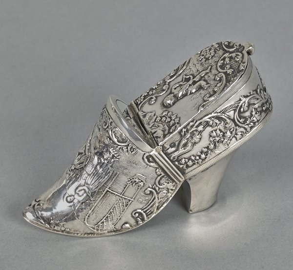 Dutch silver snuff box, late 19th c., with reli: Dutch silver snuff box, late 19th c., with relief cherub and courting scenes, 2 1/4'' h., 3 3/4'' l. 2.30 ozt.