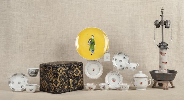 Chinese tablewares, to include export and famille: Chinese tablewares, to include export and famille rose, together with a lacquer box, etc.