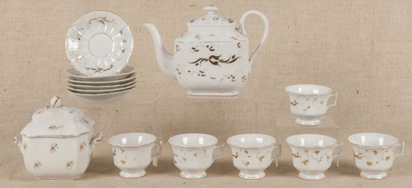 Porcelain tea service with gilt decoration, fourt: Porcelain tea service with gilt decoration, fourteen pieces.