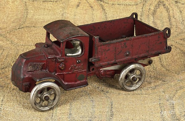 Arcade cast iron Mack scissor dump truck, 8 1/2: Arcade cast iron Mack scissor dump truck, 8 1/2'' l.