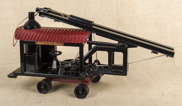 Reproduction Buddy L pressed steel pile driver, 1: Reproduction Buddy L pressed steel pile driver, 18'' l.