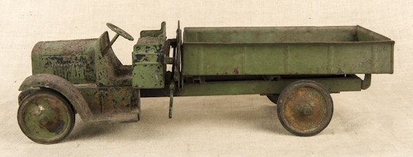 Buddy L pressed steel dump truck, 26'' l.: Buddy L pressed steel dump truck, 26'' l.