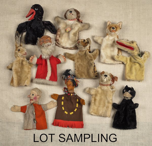 Fourteen mohair hand puppets, most Steiff.: Fourteen mohair hand puppets, most Steiff.