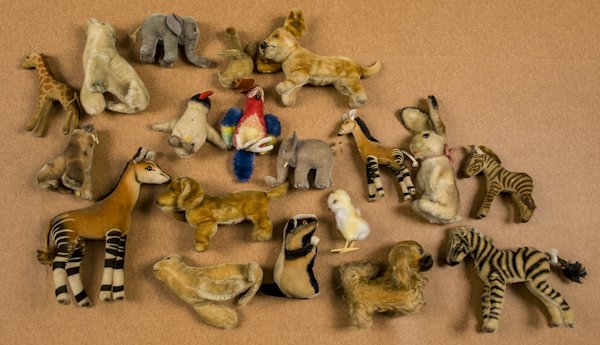 Nineteen plush animals, most Steiff, tallest - 10: Nineteen plush animals, most Steiff, tallest - 10''.