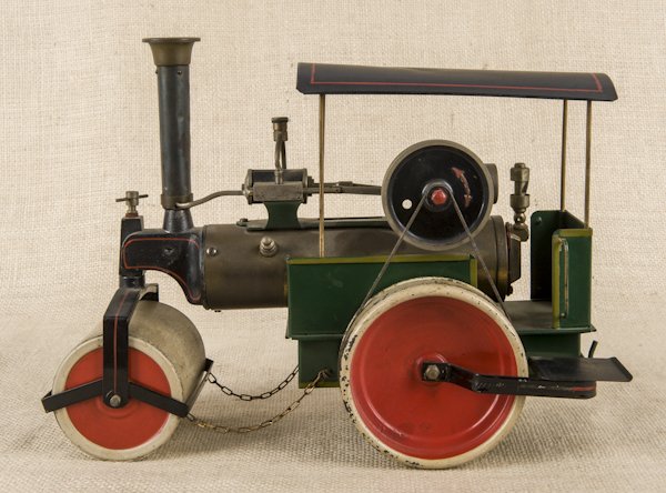 Fleischmann tin and iron live steam road roller,: Fleischmann tin and iron live steam road roller, 12 1/2'' l.