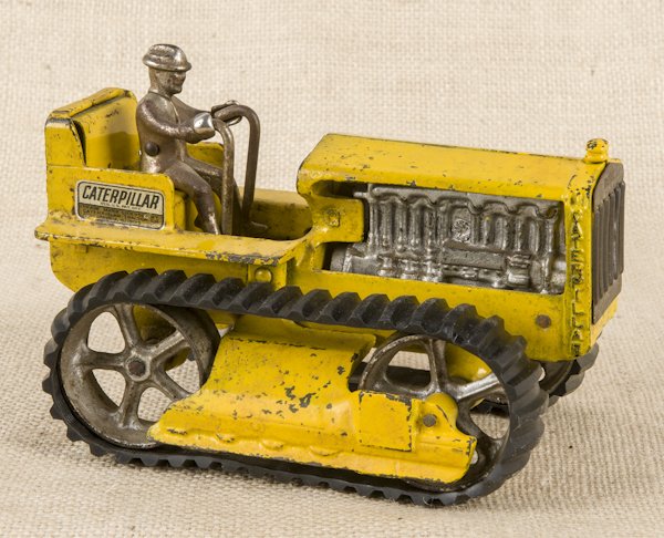 Arcade cast iron Caterpillar tractor, 7 1/2'' l.: Arcade cast iron Caterpillar tractor, 7 1/2'' l.